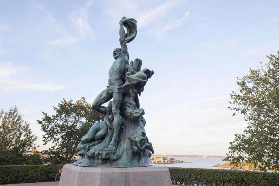 Robert Stigell's Haaksirikkoiset / The Shipwrecked statue, 1898