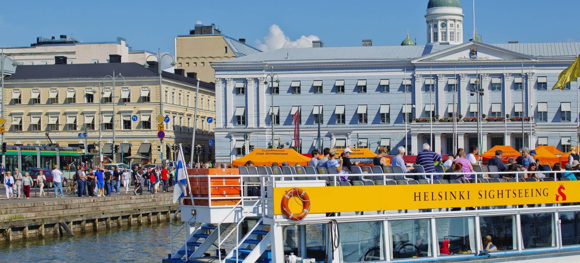 Helsinki sightseeing on an island cruise